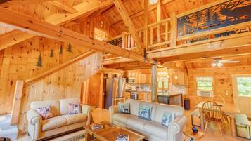 Smart-tv, een open haard en een muziekbibliotheek