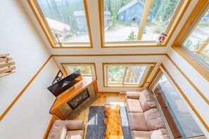 Interior - Mountain Magic: Hot Tub, Games & Ski in/ski out (Big White)