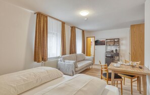 TV - Lovely apartment in Bischofsheim (Bischofsheim)