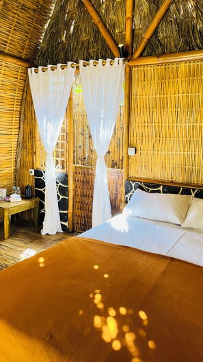 Chambre Confort double, vue sur le jardin | Bureau, espace de travail pour ordinateurs portables