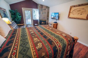 1 bedroom, free WiFi, bed sheets - Hot tub suite with full kitchen, patio with river view (Estes Park)