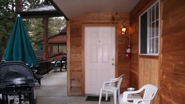 Terrace/patio - Mountain style one bedroom with fireplace (Estes Park)