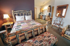 Free WiFi, bed sheets, wheelchair access - Enjoy your time in a cozy suite at a great rate! (Estes Park)