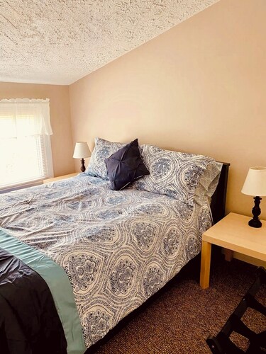 2-bedroom apartment just a short walk from the Saint Lawrence River.
