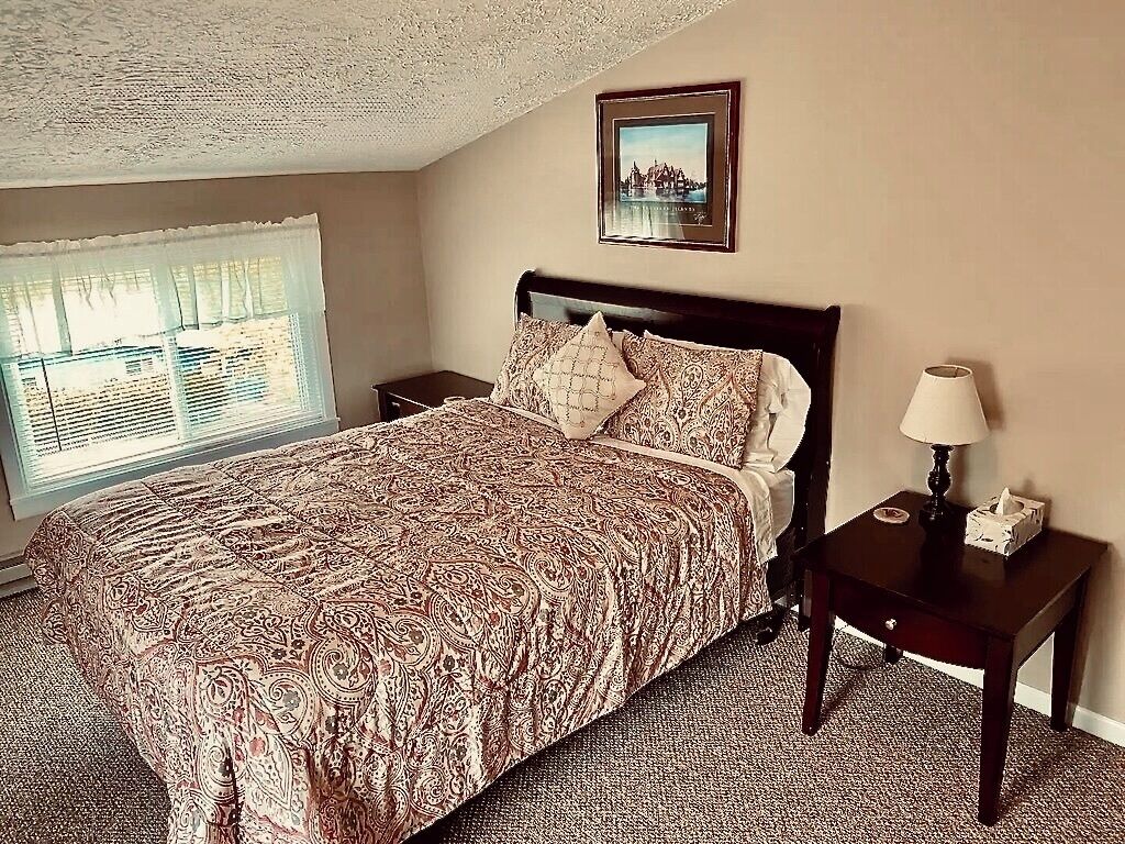 2 bedrooms, desk, iron/ironing board, WiFi