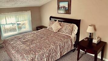 2 bedrooms, desk, iron/ironing board, WiFi