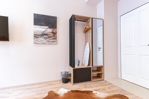 Interior - Chic & Modern Room, 6-Minutes to Wiener Stadthalle (Vienna)