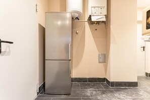 Interior - Stylish Room, 6-Minutes to Wiener Stadthalle (Vienna)