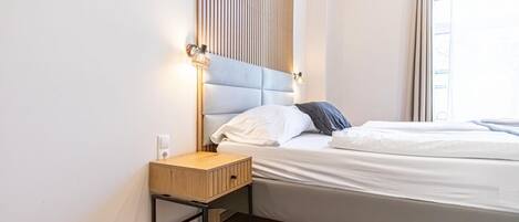 1 habitación, tabla de planchar con plancha, wifi y ropa de cama