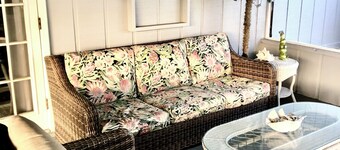 Charming 2-bedroom house in Port St. Lucie with AC, WiFi. The beach = 20 Minutes