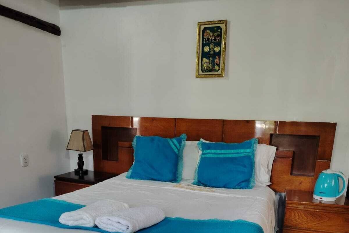 Tweepersoonskamer, voor 1 persoon, uitzicht op de binnenplaats | Een bureau, gratis wifi