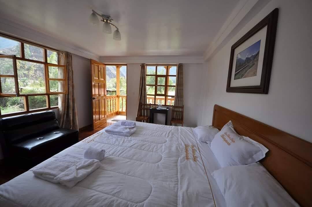 Deluxe studio suite, uitzicht op bergen | Een bureau, gratis wifi