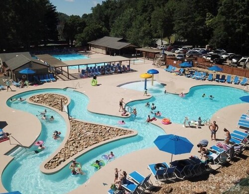 JayBird's Nest at Rumbling Bald in Lake Lure w/ pools, sauna, lake, spa, golf 