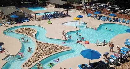 JayBird's Nest at Rumbling Bald in Lake Lure w/ pools, sauna, lake, spa, golf