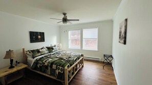 2 bedrooms, WiFi, bed sheets - ADK cottage with Mountain Views  (Saranac)
