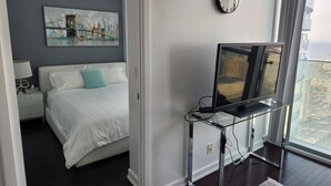 Unclassified image, 2 of 11, button -  Breathtaking view, as well as modern, clean & well-appointed apartment 
 

 (Toronto)