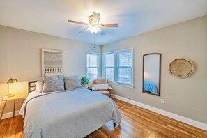 2 bedrooms, iron/ironing board, WiFi, bed sheets