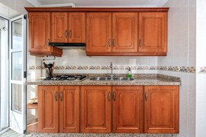 Fridge, microwave, stovetop, coffee/tea maker