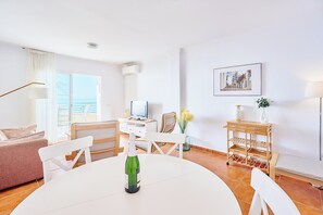 Interior - Apartment 'Strand Appartement Met Zwembad Td04' with Sea View, Wi-Fi and Air Conditioning (Torrox)