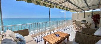 Apartment 'Flamingo' with Sea View, Private Terrace and Wi-Fi