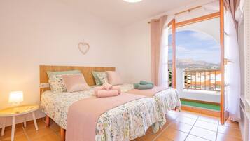 2 slaapkamers, een strijkplank/strijkijzer, gratis wifi, beddengoed