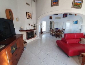 TV - Villa 'Ma-Nita' with Sea View, Wi-Fi and Air Conditioning (Ráfol de Almunia)