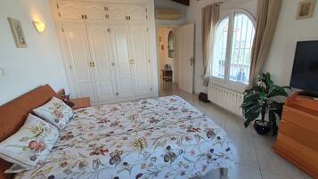 3 bedrooms, free WiFi, bed sheets