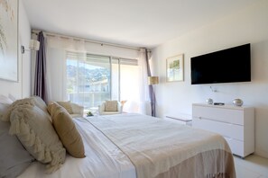 4 bedrooms, iron/ironing board, free WiFi, bed sheets