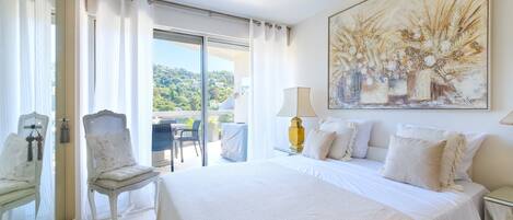 4 室のベッドルーム、アイロン / アイロン台、WiFi (無料)、ベッドシーツ