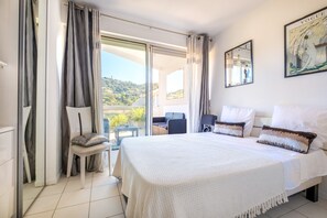 4 chambres, fer et planche à repasser, Wi-Fi gratuit, draps fournis