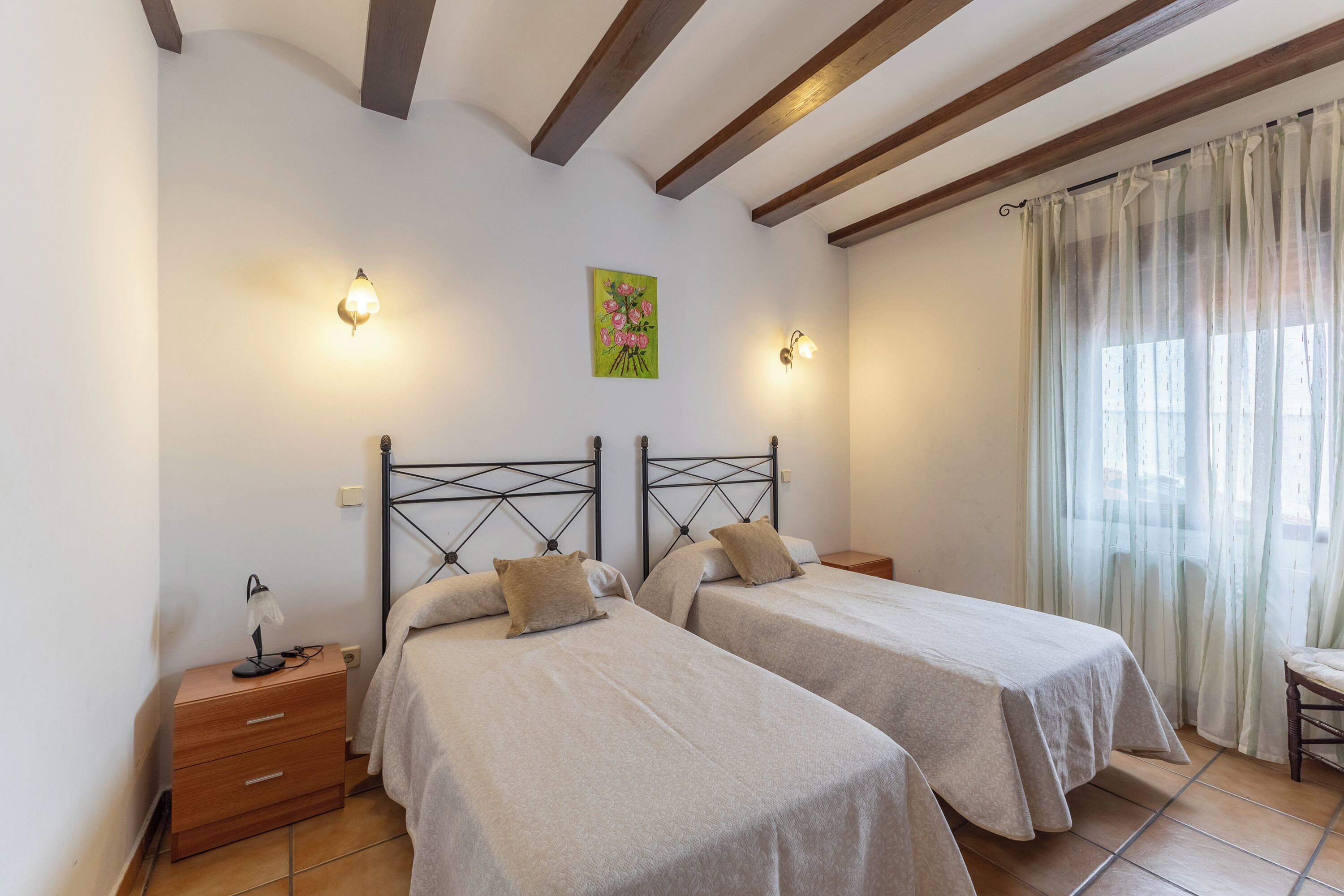 9 bedrooms, free WiFi, bed sheets