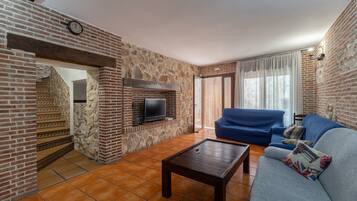 TV, fireplace, DVD player