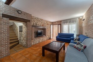 TV, caminetto, lettore DVD