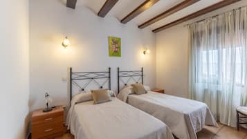 9 bedrooms, free WiFi, bed sheets