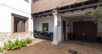 Country House 'Casa Rural La Abubilla' with Mountain View, Private Terrace and Wi-Fi