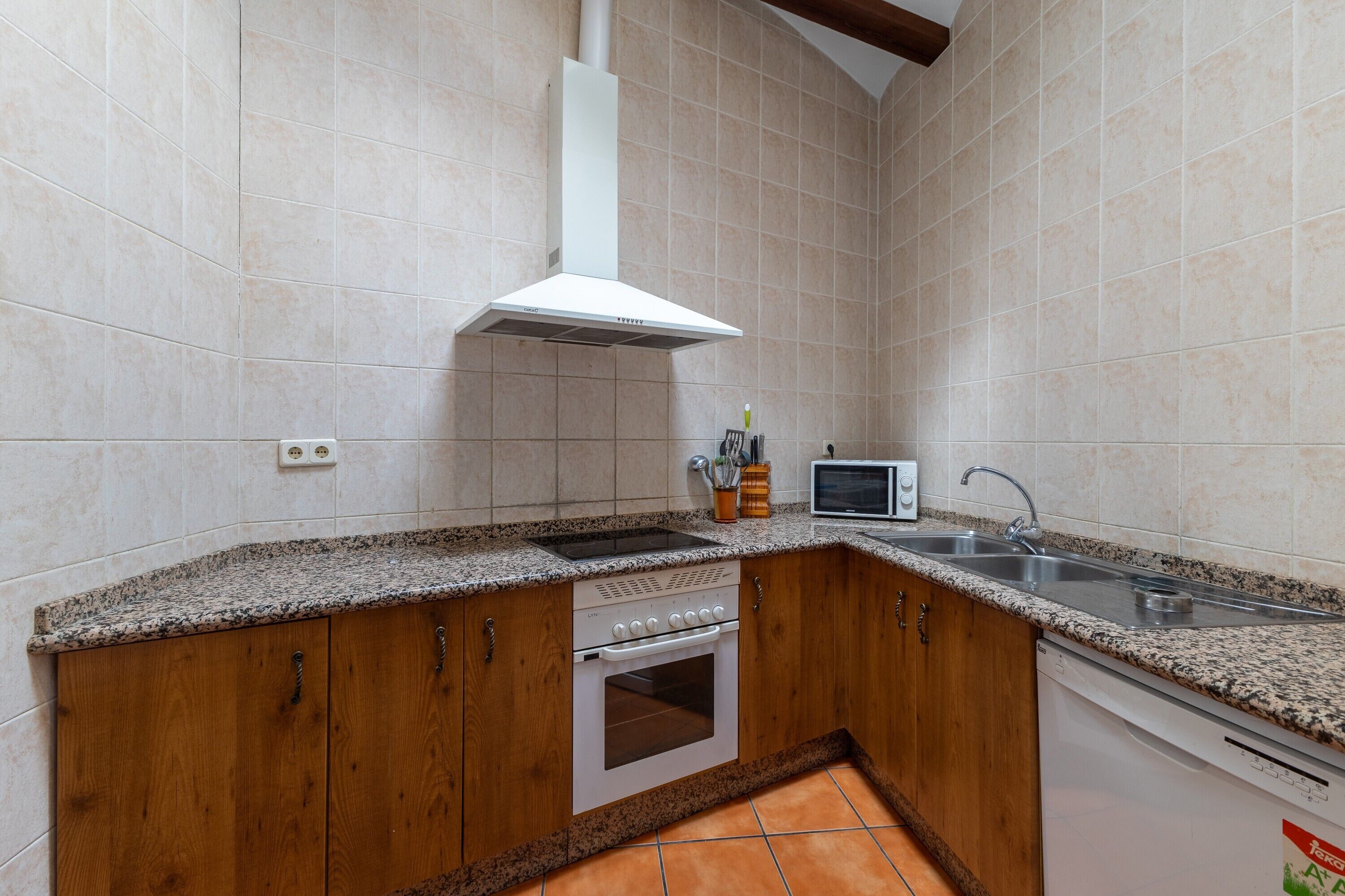 冰箱、微波炉、烤箱、炉灶