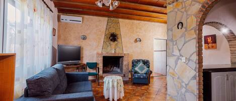 TV, caminetto