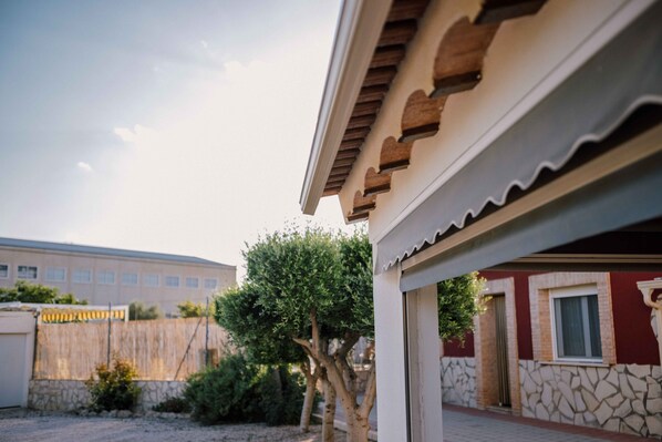 Property grounds - Country House 'Casa Dolores' with Mountain View, Wi-Fi and Air Conditioning (Caravaca De La Cruz)