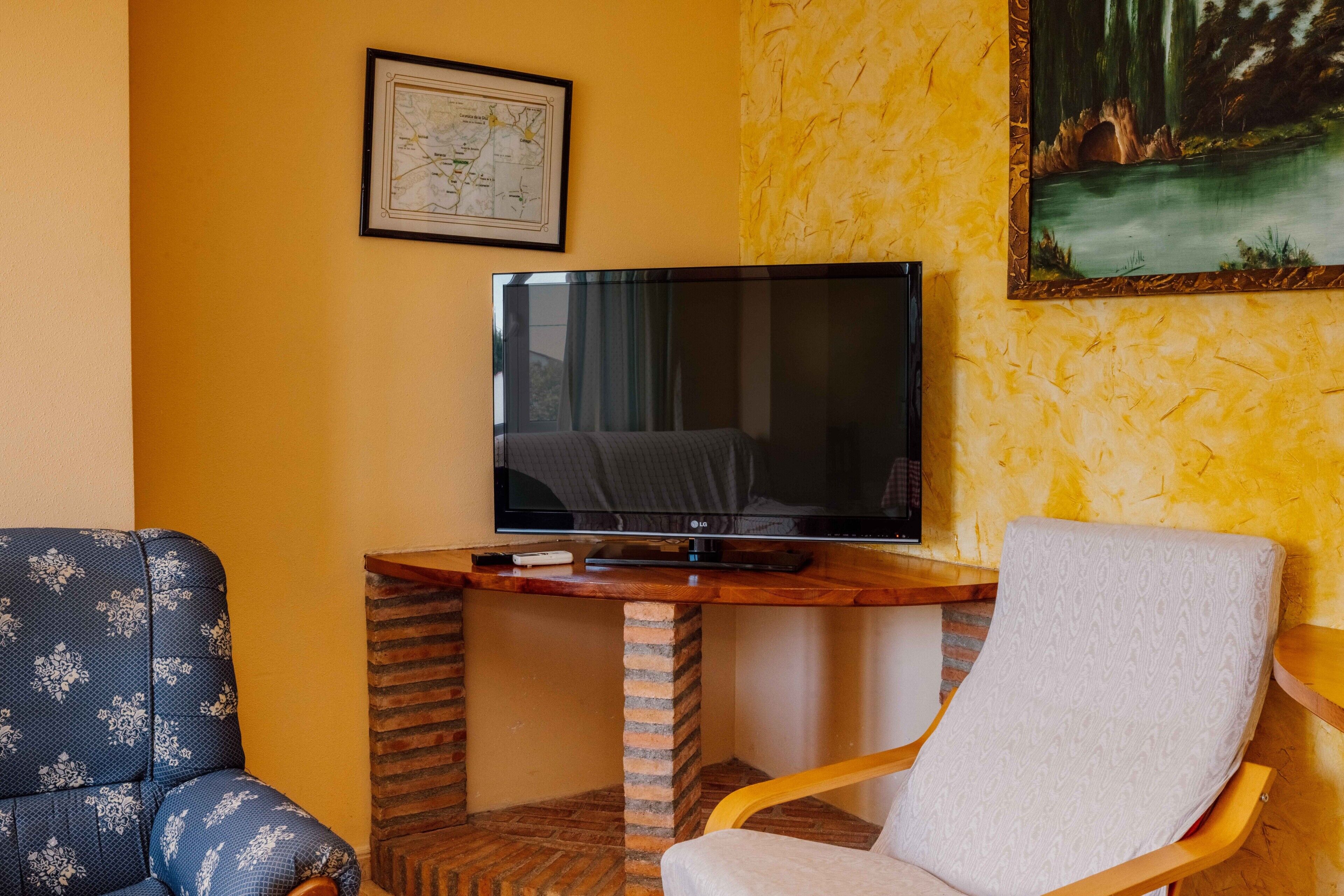 Télévision, cheminée