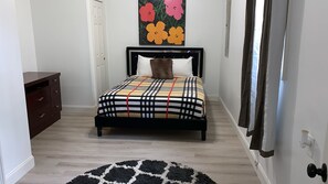 8 habitaciones, escritorio, tabla de planchar con plancha y wifi gratis 