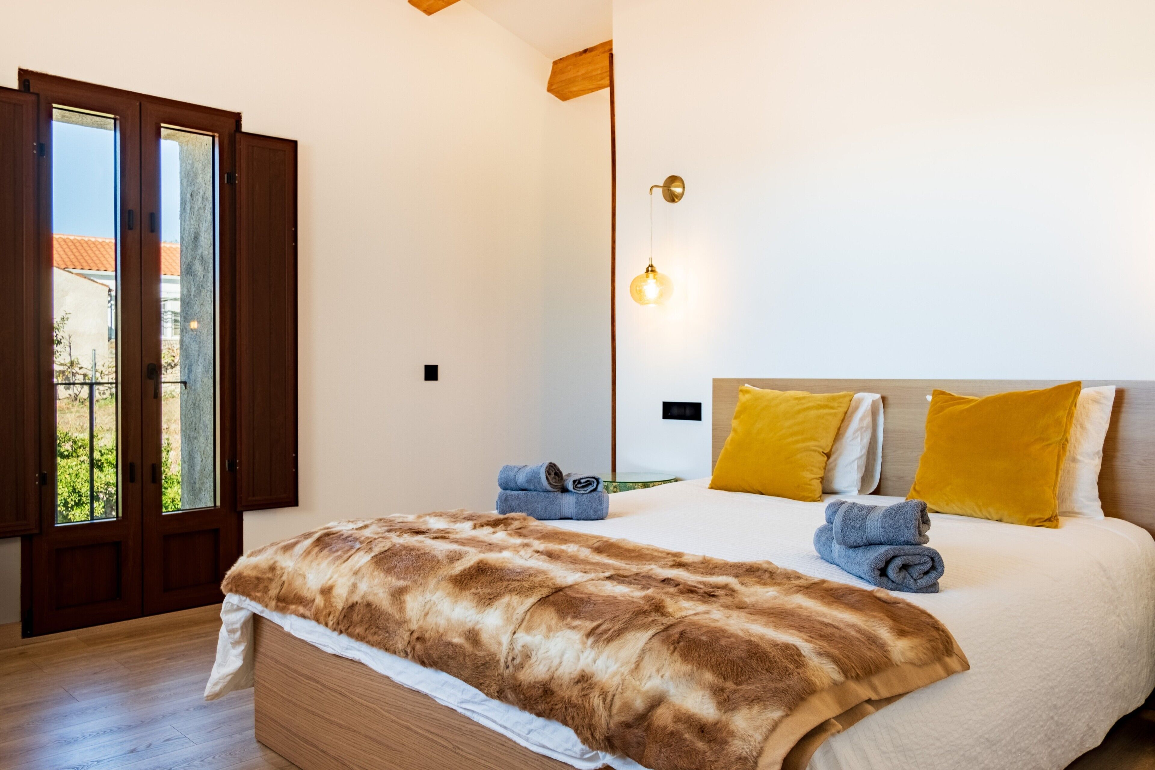 6 bedrooms, iron/ironing board, free WiFi, bed sheets