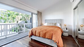 2 bedrooms, WiFi, bed sheets - La Palma Sunshines Heart beside The Village (Noosa)