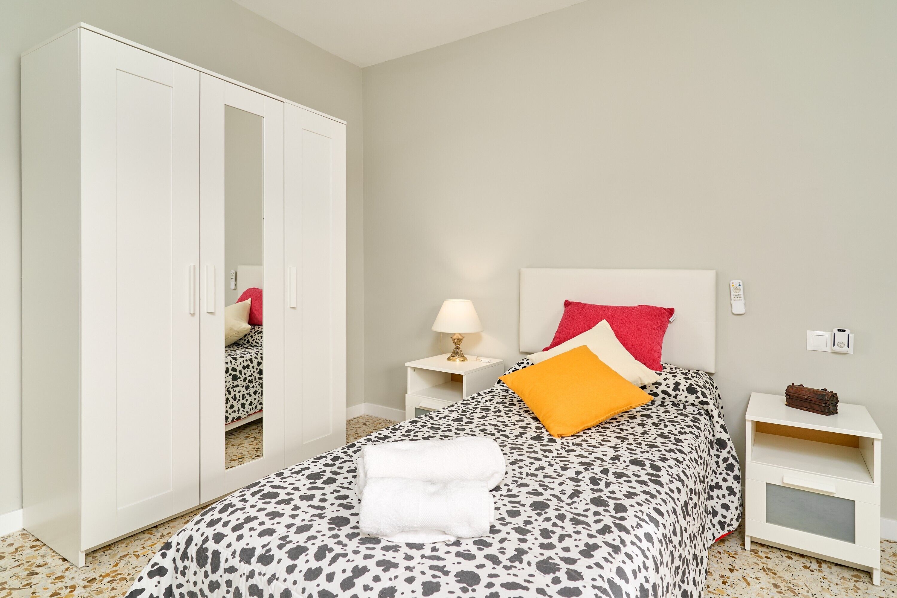 4 habitaciones, tabla de planchar con plancha y wifi gratis 