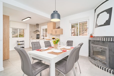 Dining. Holiday Home 'La Villa Luci' with Mountain Views, Private Terrace and Wi-Fi
