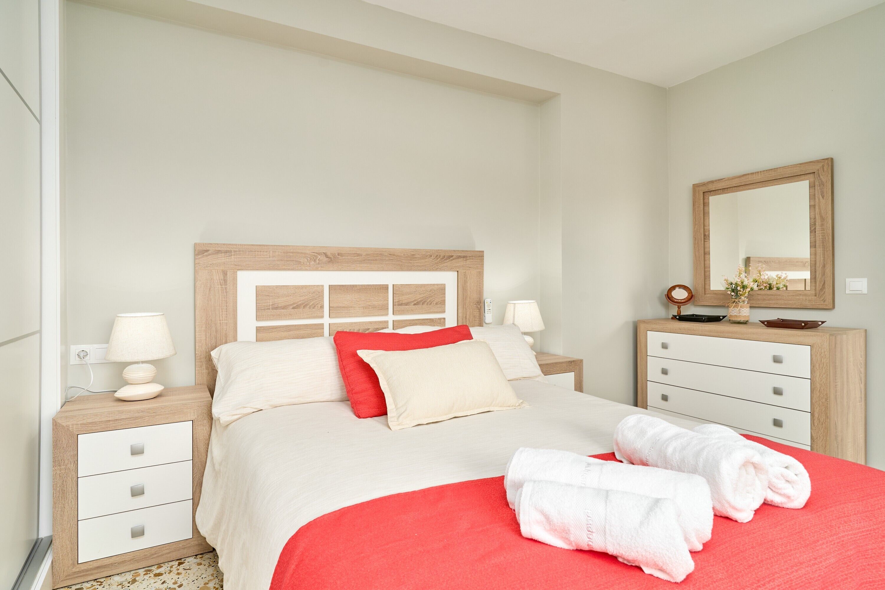 4 dormitorios, tabla de planchar con plancha, wifi gratis y ropa de cama