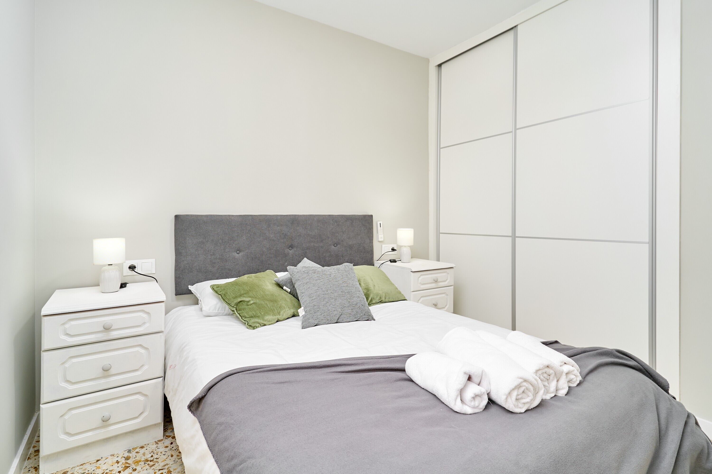 4 chambres, fer et planche à repasser, Wi-Fi gratuit, draps fournis