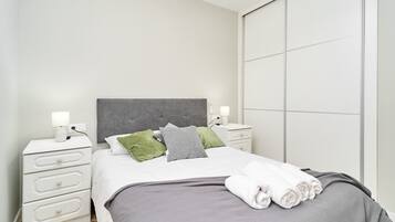 4 chambres, fer et planche à repasser, Wi-Fi gratuit, draps fournis