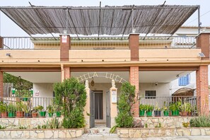 Exterior detail - Holiday Home 'La Villa Luci' with Mountain Views, Private Terrace and Wi-Fi (Viñuela)