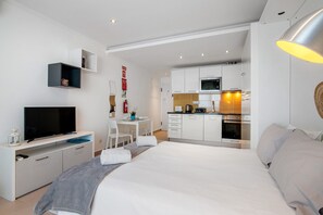 Iron/ironing board, free WiFi, bed sheets