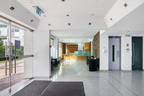 Lobby - Studio Apartment 'Estúdio Completo' with Sea View, Wi-Fi and Air Conditioning (Albufeira)
